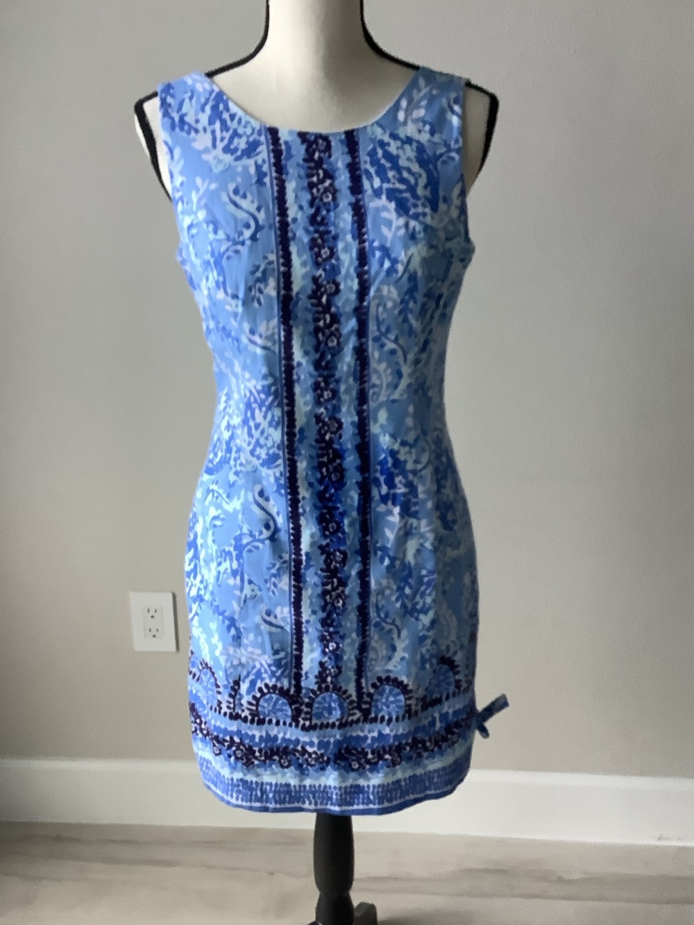 Lilly Pulitzer Blue Print Fitted Sheath Shift Dress Size 4